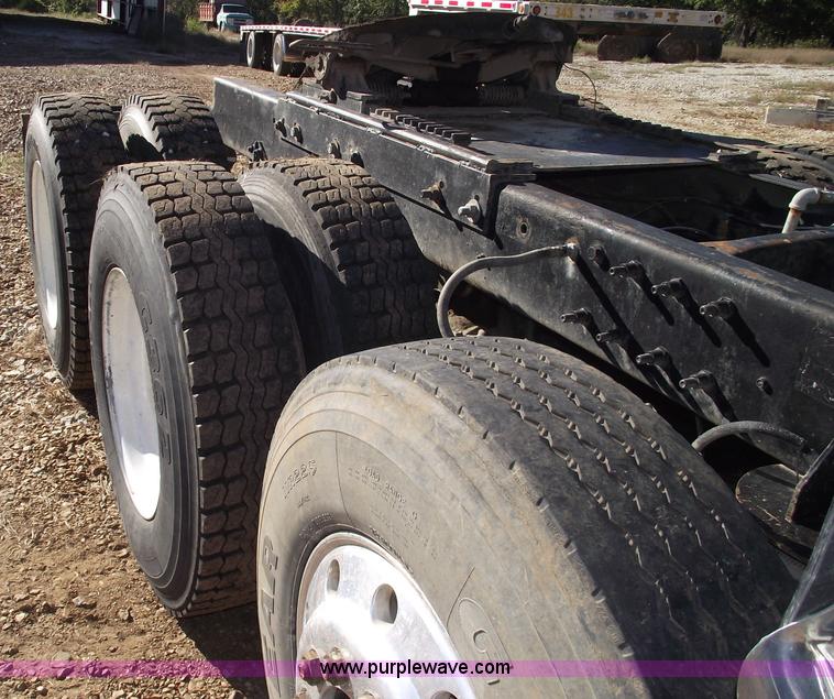 image for item 5873 1994 Mack CH613 semi truck