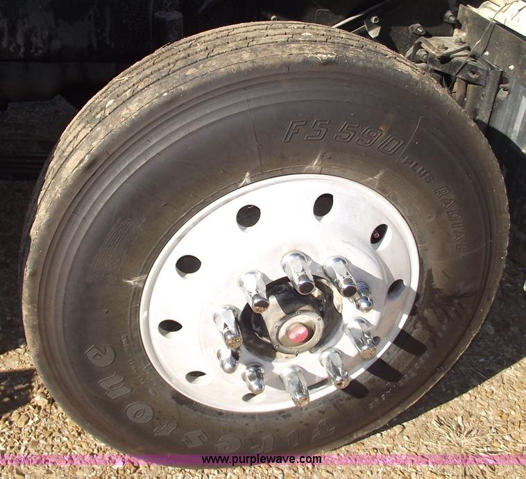 image for item 5873 1994 Mack CH613 semi truck