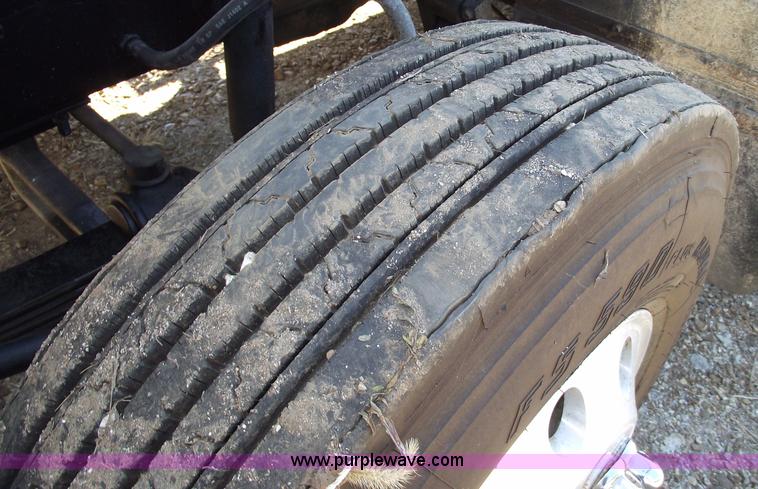 image for item 5873 1994 Mack CH613 semi truck