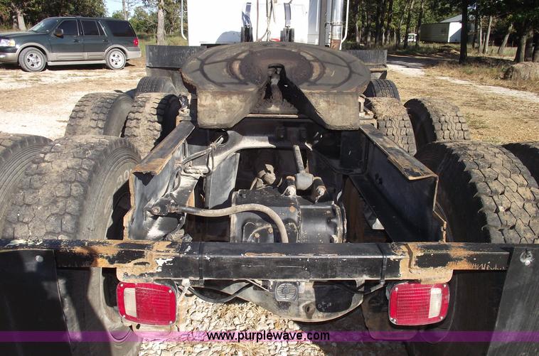 image for item 5873 1994 Mack CH613 semi truck