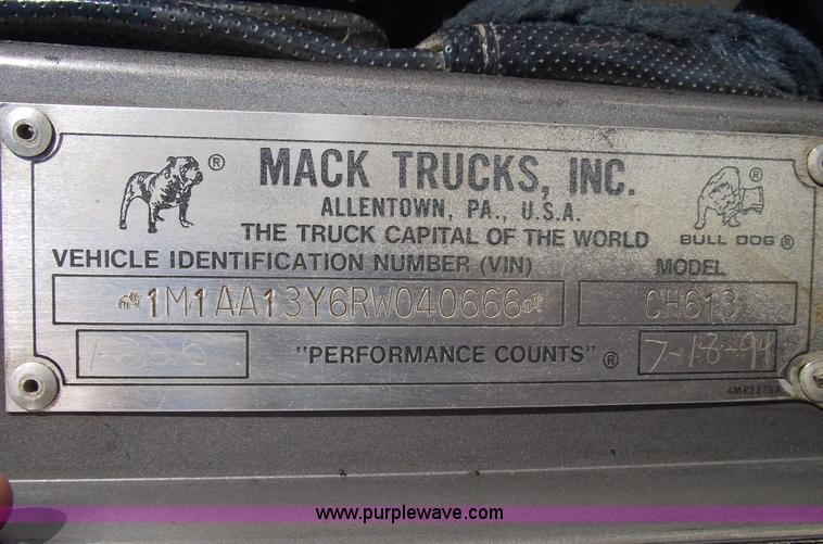 image for item 5873 1994 Mack CH613 semi truck