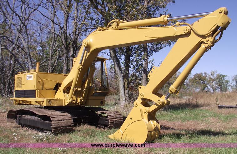 image for item 5929 1974 Caterpillar 225 excavator