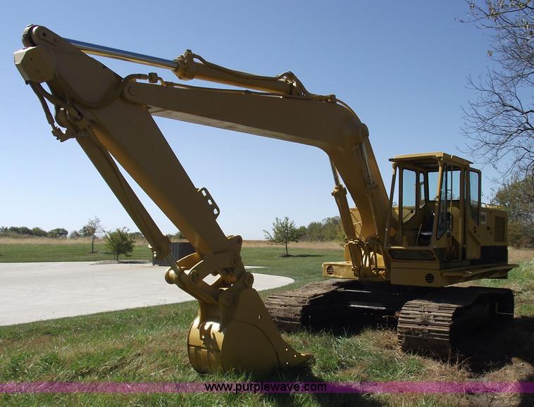 image for item 5929 1974 Caterpillar 225 excavator