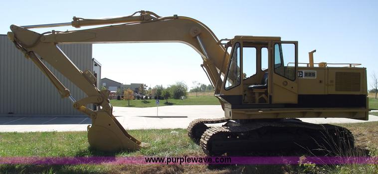 image for item 5929 1974 Caterpillar 225 excavator