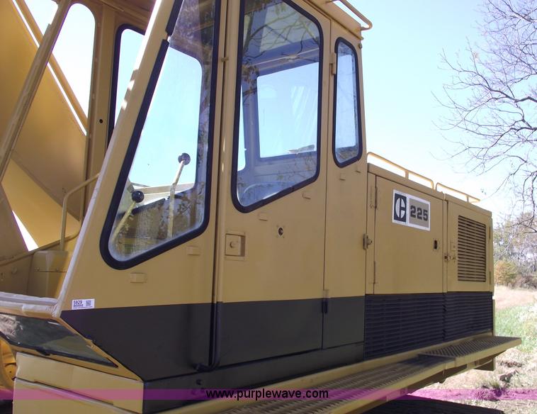 image for item 5929 1974 Caterpillar 225 excavator