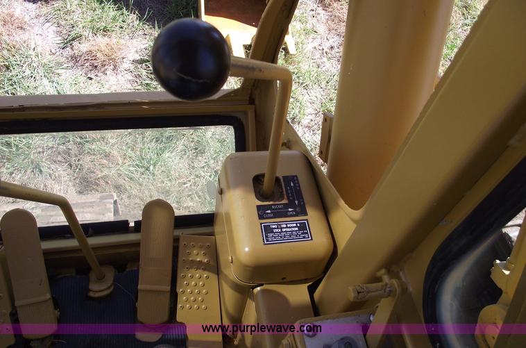 image for item 5929 1974 Caterpillar 225 excavator