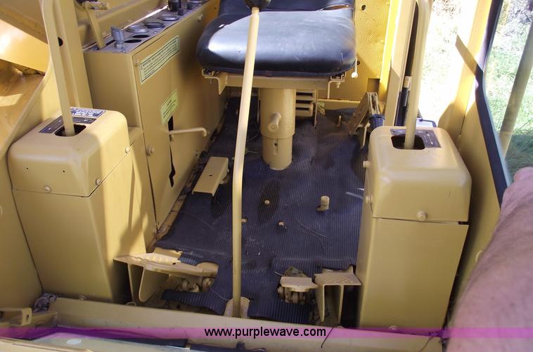 image for item 5929 1974 Caterpillar 225 excavator