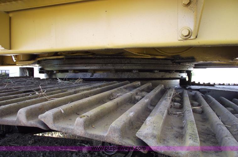 image for item 5929 1974 Caterpillar 225 excavator