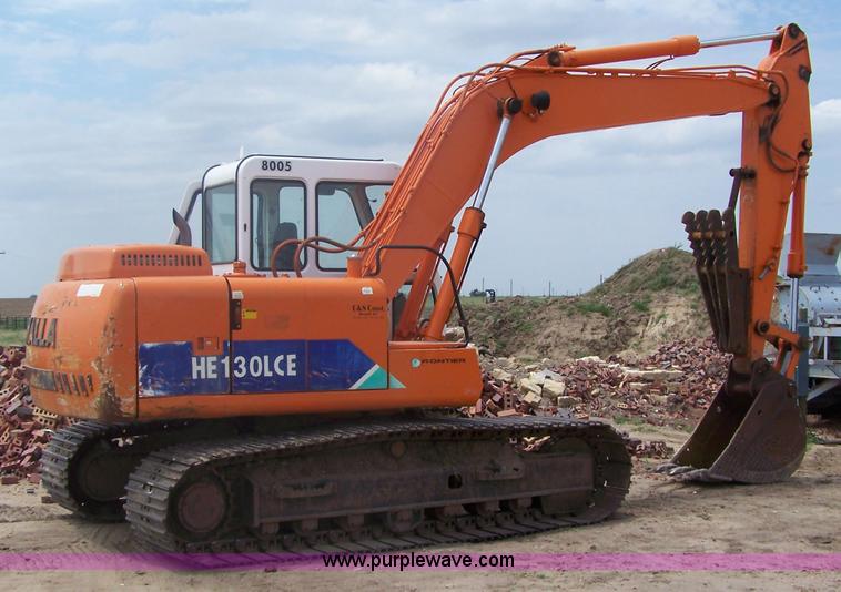 image for item 6010 1998 Halla HE130LCE excavator
