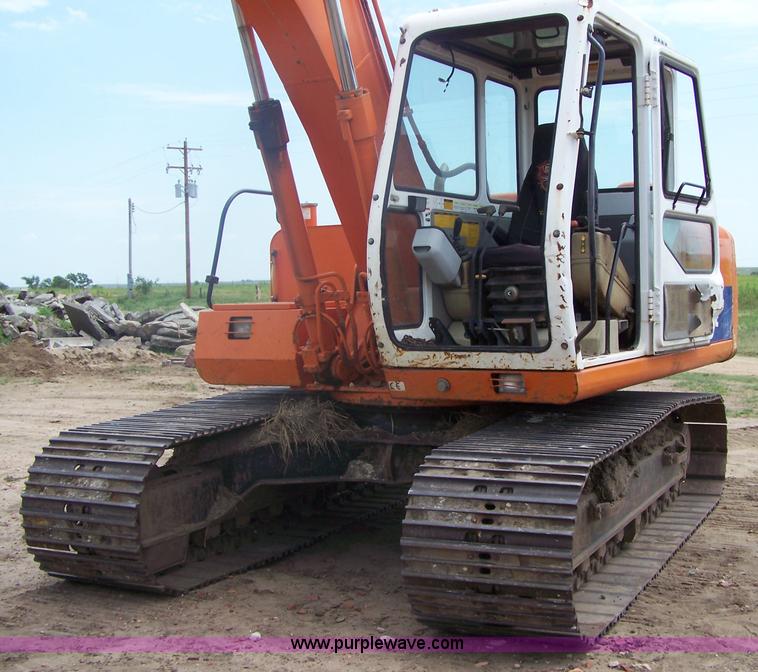 image for item 6010 1998 Halla HE130LCE excavator