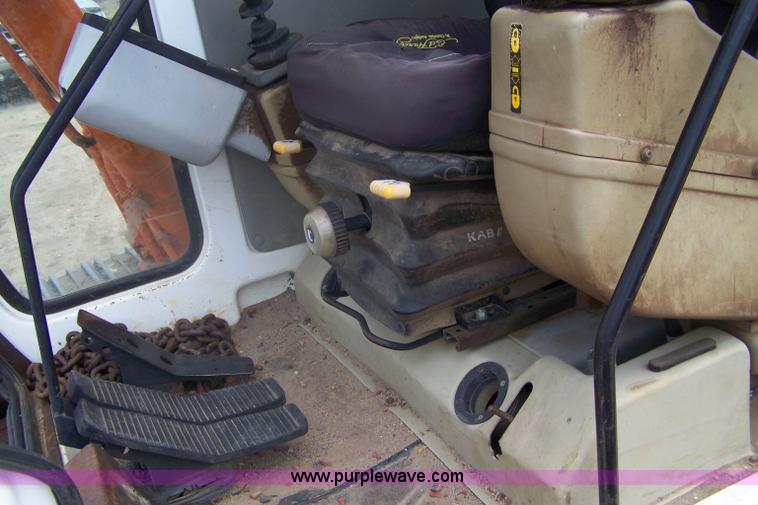 image for item 6010 1998 Halla HE130LCE excavator