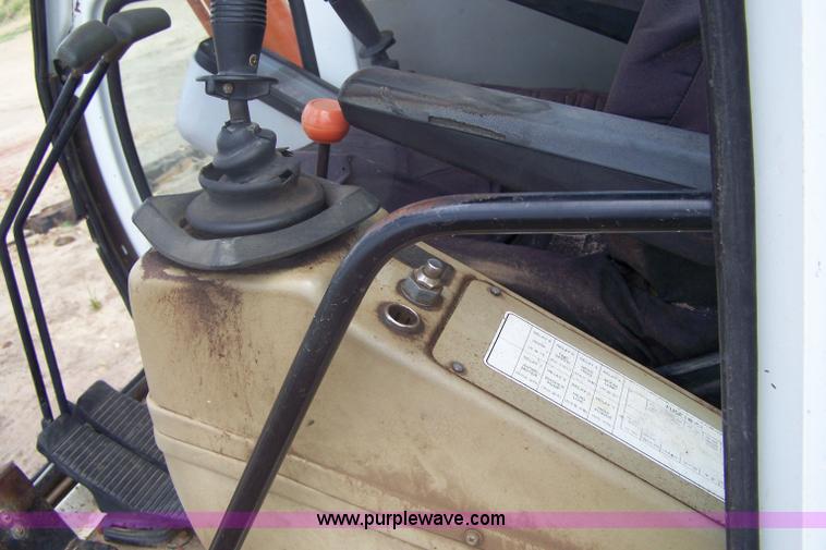 image for item 6010 1998 Halla HE130LCE excavator