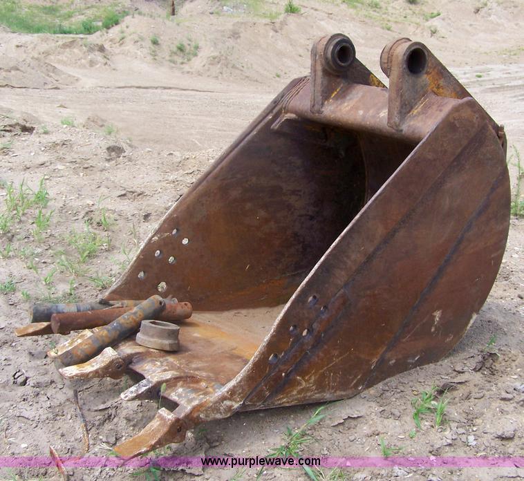 image for item 6010 1998 Halla HE130LCE excavator