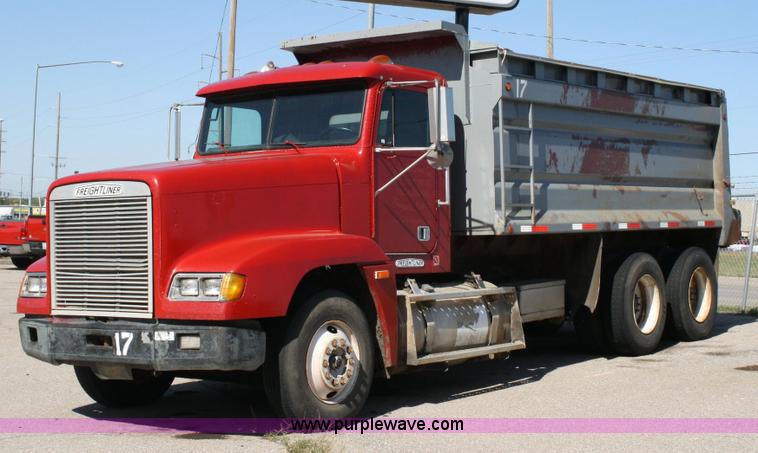 image for item 6634 1994 Freightliner dump truck
