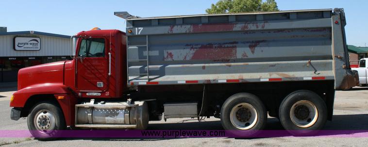 image for item 6634 1994 Freightliner dump truck