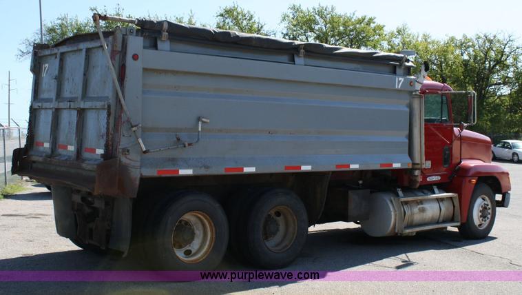 image for item 6634 1994 Freightliner dump truck