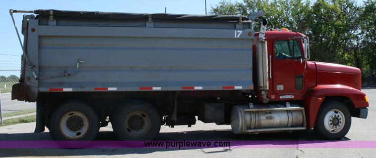 image for item 6634 1994 Freightliner dump truck