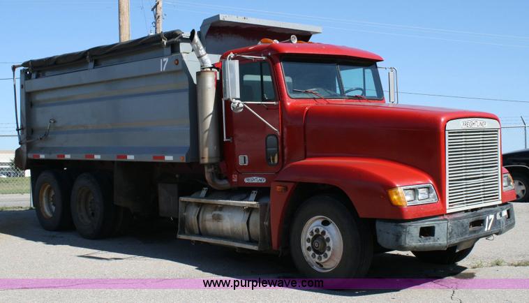 image for item 6634 1994 Freightliner dump truck