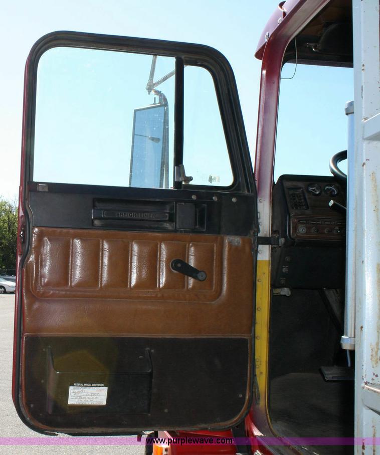 image for item 6634 1994 Freightliner dump truck