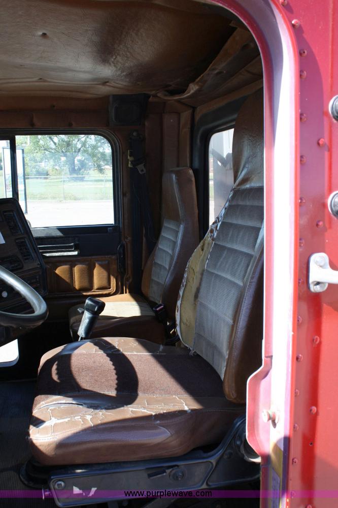 image for item 6634 1994 Freightliner dump truck