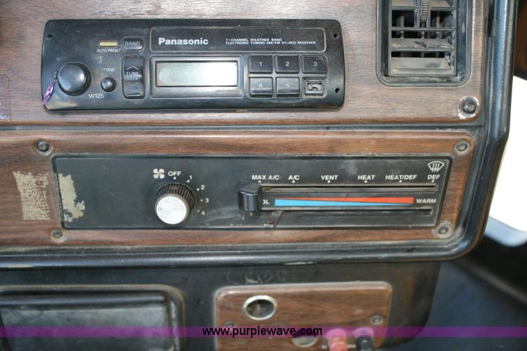 image for item 6634 1994 Freightliner dump truck