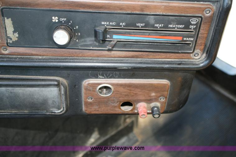 image for item 6634 1994 Freightliner dump truck