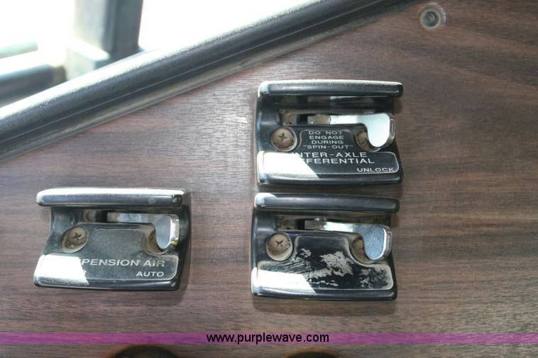 image for item 6634 1994 Freightliner dump truck