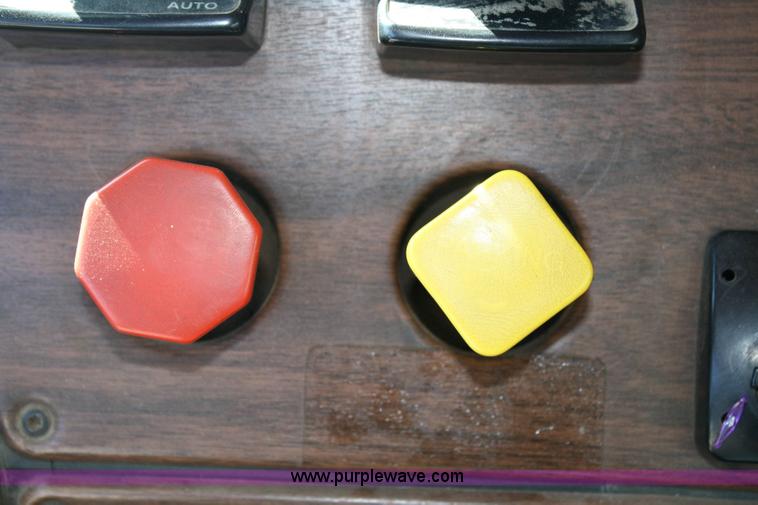 image for item 6634 1994 Freightliner dump truck