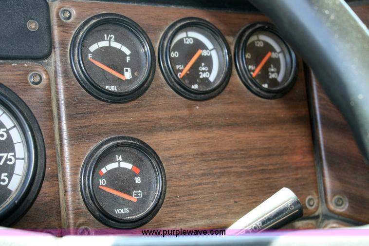 image for item 6634 1994 Freightliner dump truck