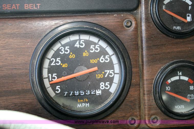 image for item 6634 1994 Freightliner dump truck