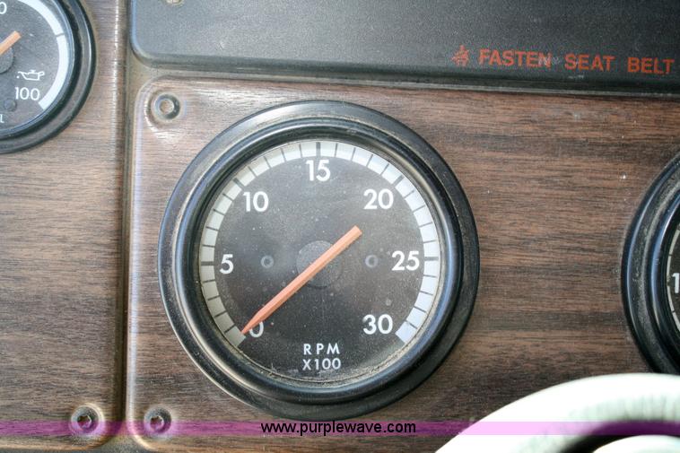 image for item 6634 1994 Freightliner dump truck