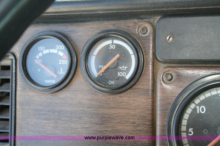 image for item 6634 1994 Freightliner dump truck