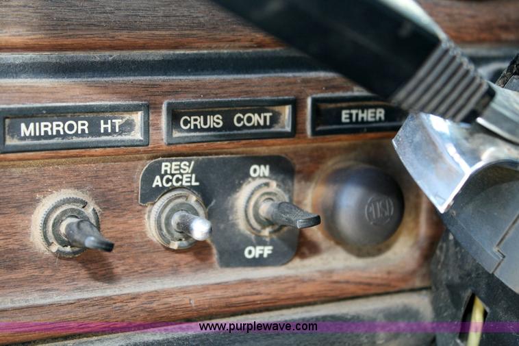 image for item 6634 1994 Freightliner dump truck