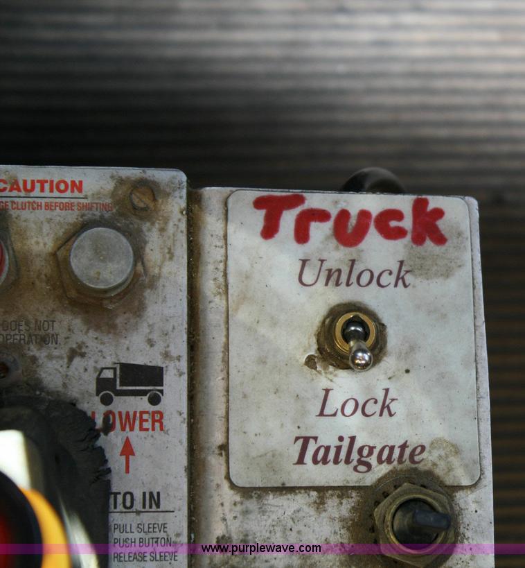 image for item 6634 1994 Freightliner dump truck