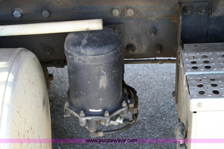 image for item 6634 1994 Freightliner dump truck
