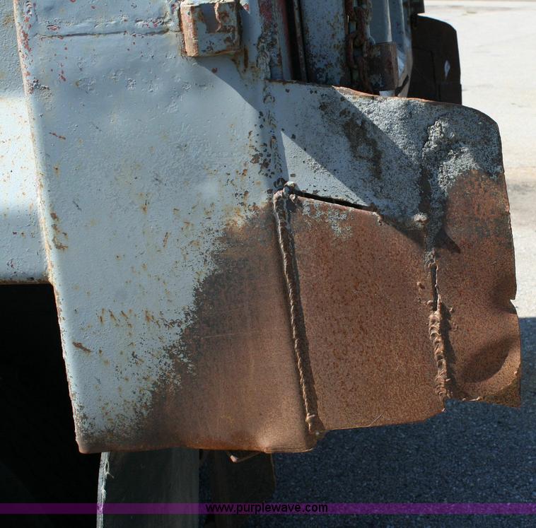image for item 6634 1994 Freightliner dump truck