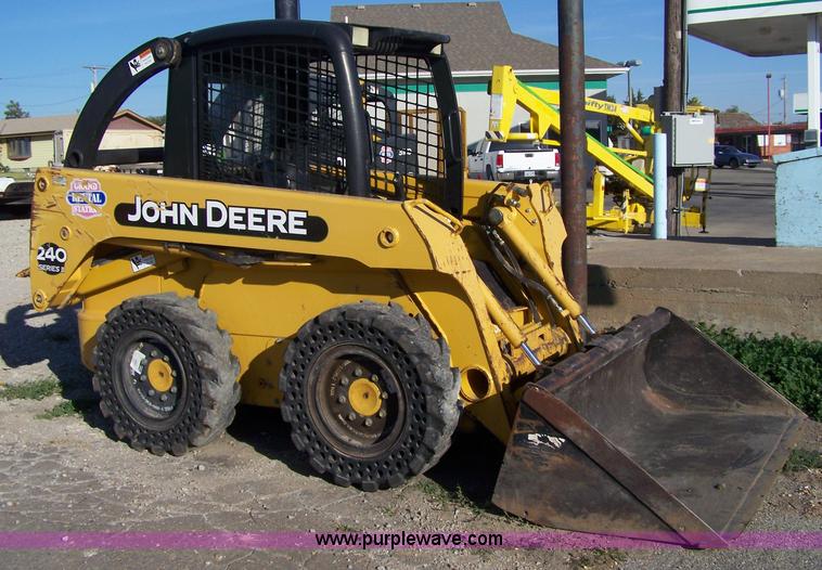 image for item 7377 2004 John Deere 240II skid steer
