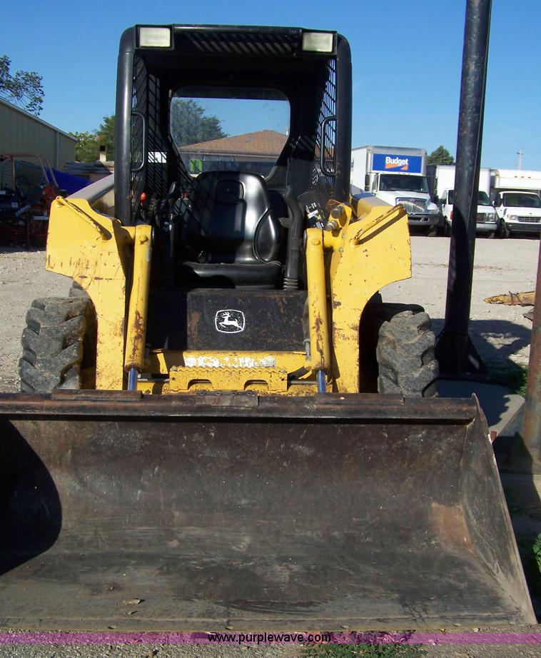 image for item 7377 2004 John Deere 240II skid steer