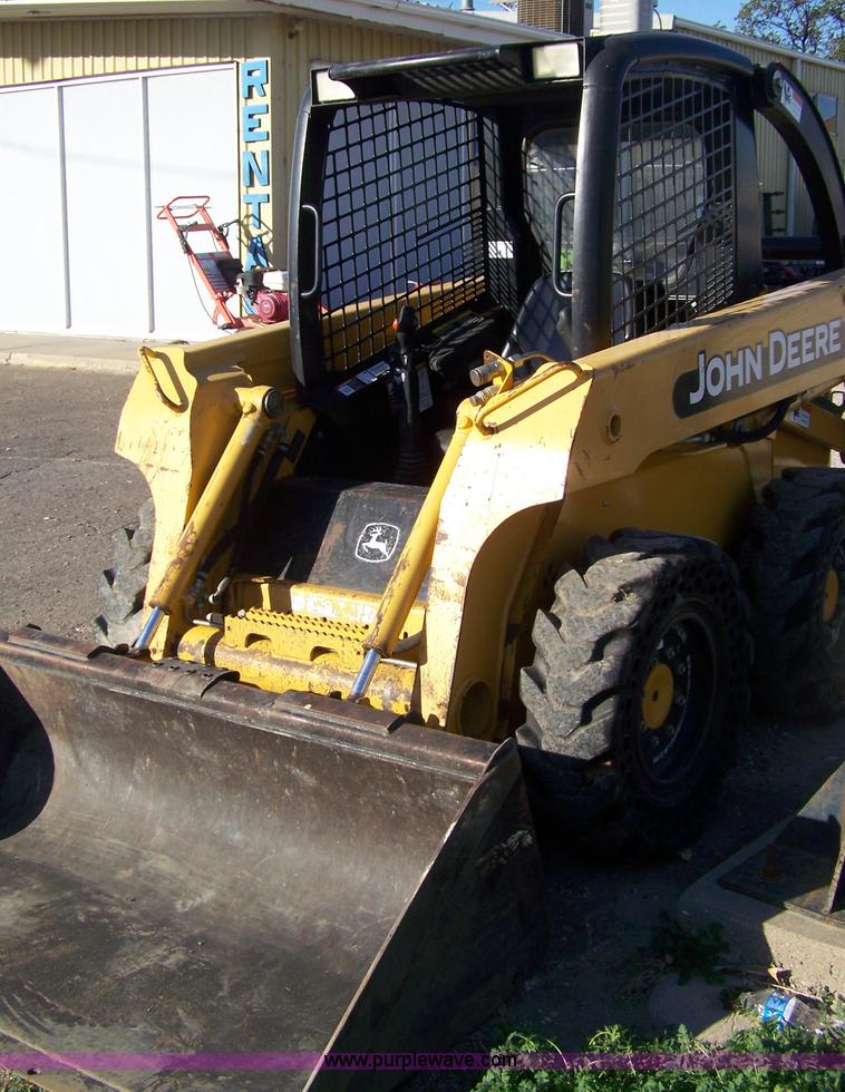 image for item 7377 2004 John Deere 240II skid steer