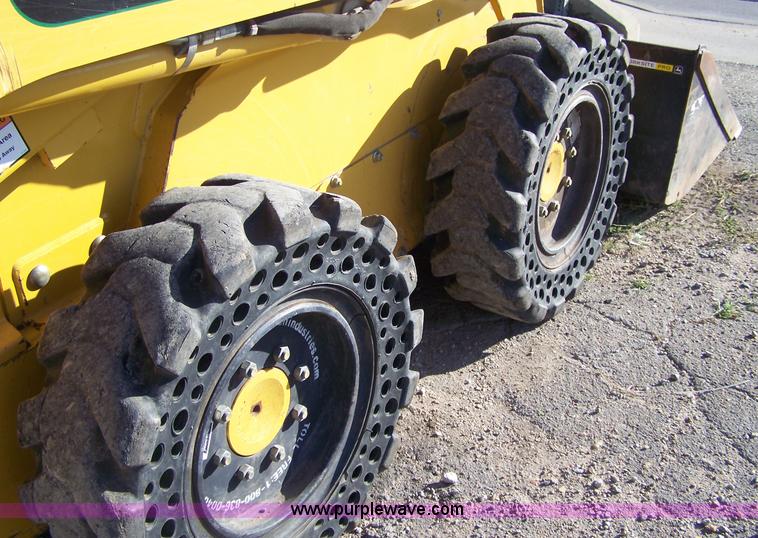 image for item 7377 2004 John Deere 240II skid steer