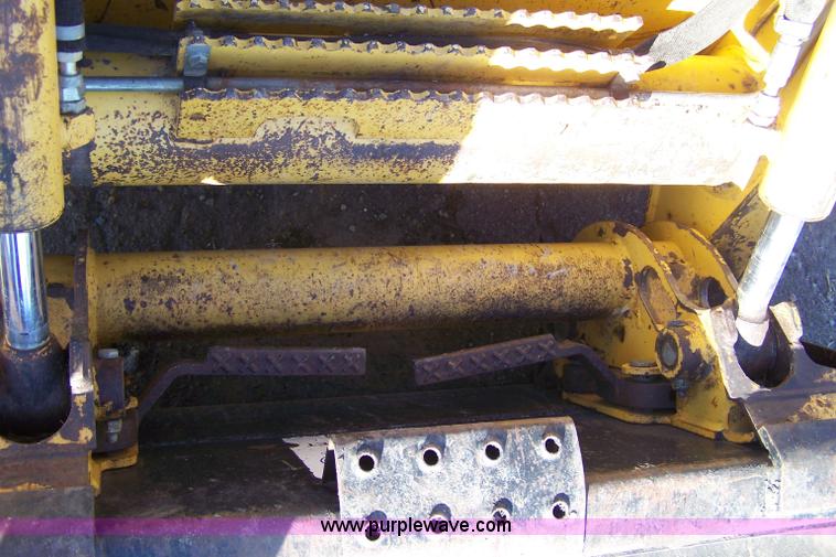 image for item 7377 2004 John Deere 240II skid steer