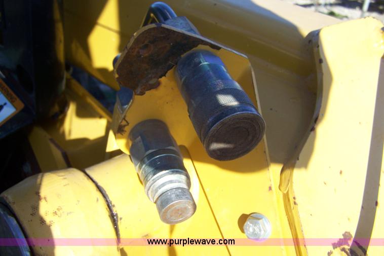 image for item 7377 2004 John Deere 240II skid steer