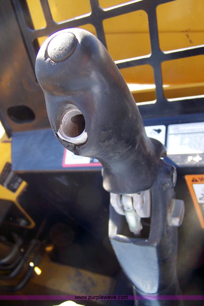 image for item 7377 2004 John Deere 240II skid steer