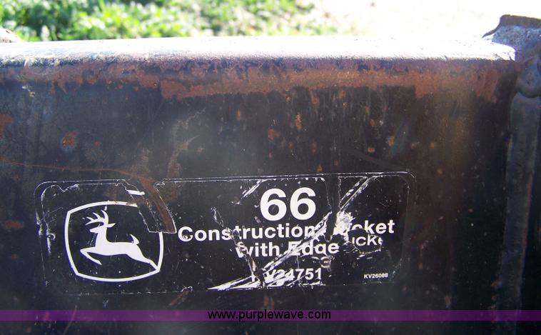 image for item 7377 2004 John Deere 240II skid steer