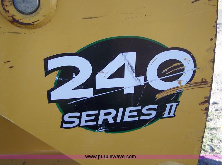 image for item 7377 2004 John Deere 240II skid steer