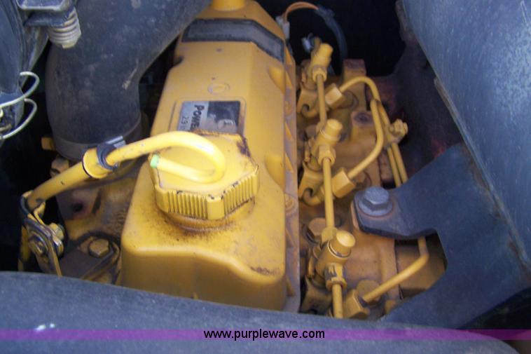 image for item 7377 2004 John Deere 240II skid steer