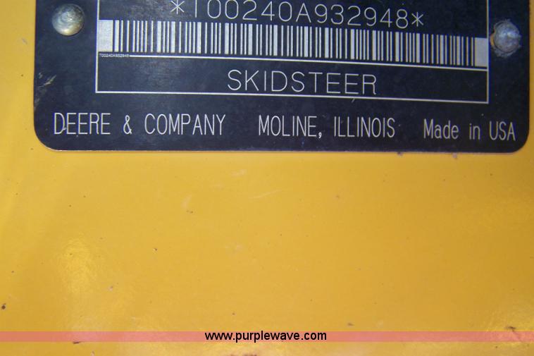image for item 7377 2004 John Deere 240II skid steer