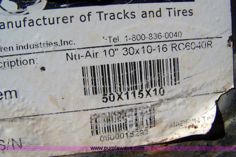 image for item 7377 2004 John Deere 240II skid steer