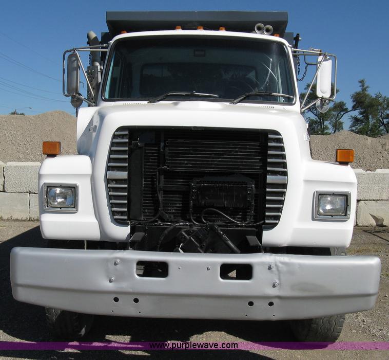 image for item 8000 1996 Ford LNT8000 dump truck