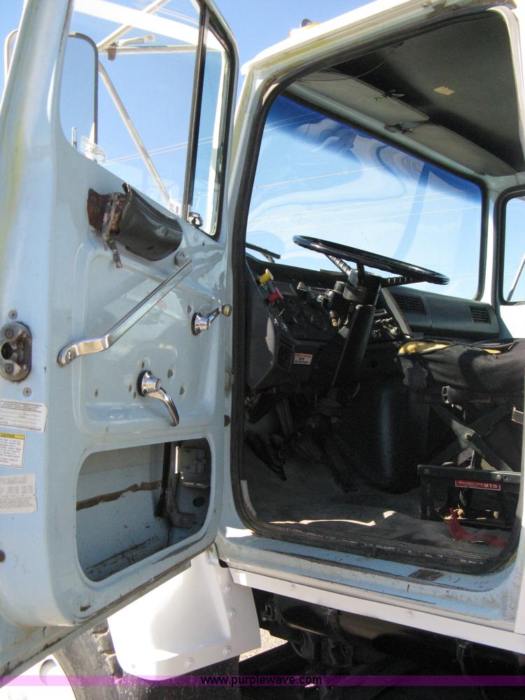 image for item 8000 1996 Ford LNT8000 dump truck